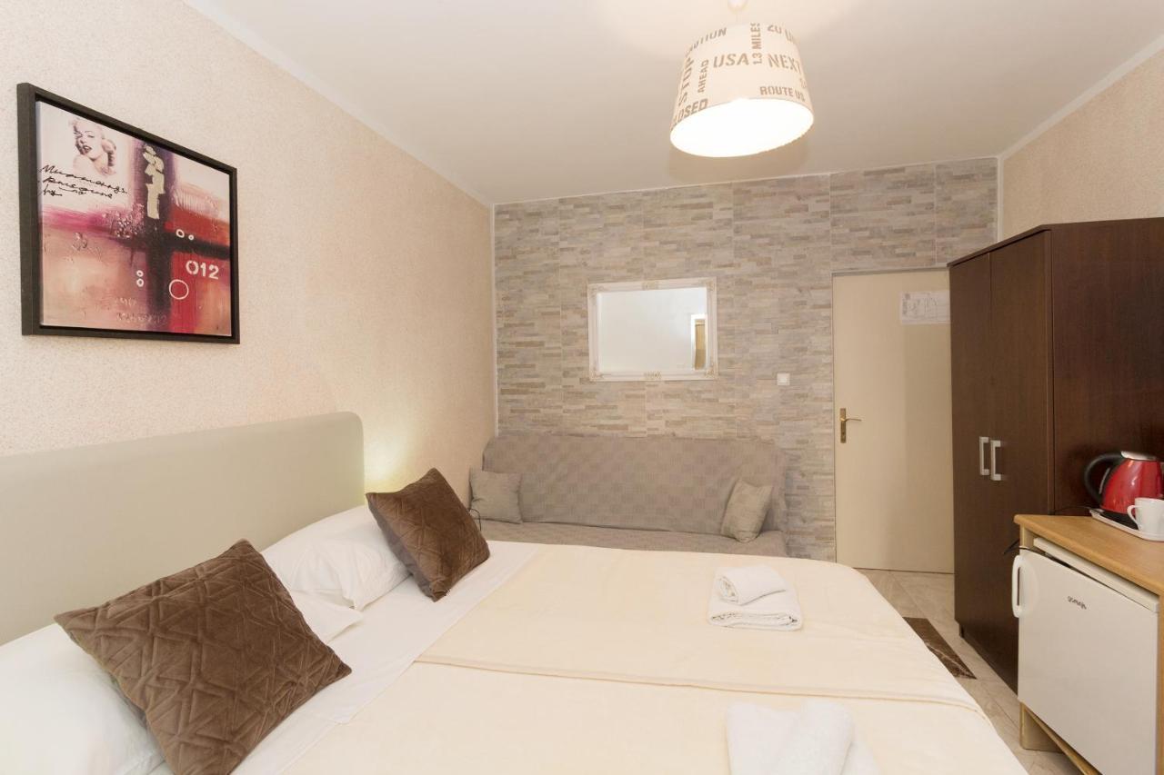 Rooms And Apartments Palma B&B Medulin Buitenkant foto
