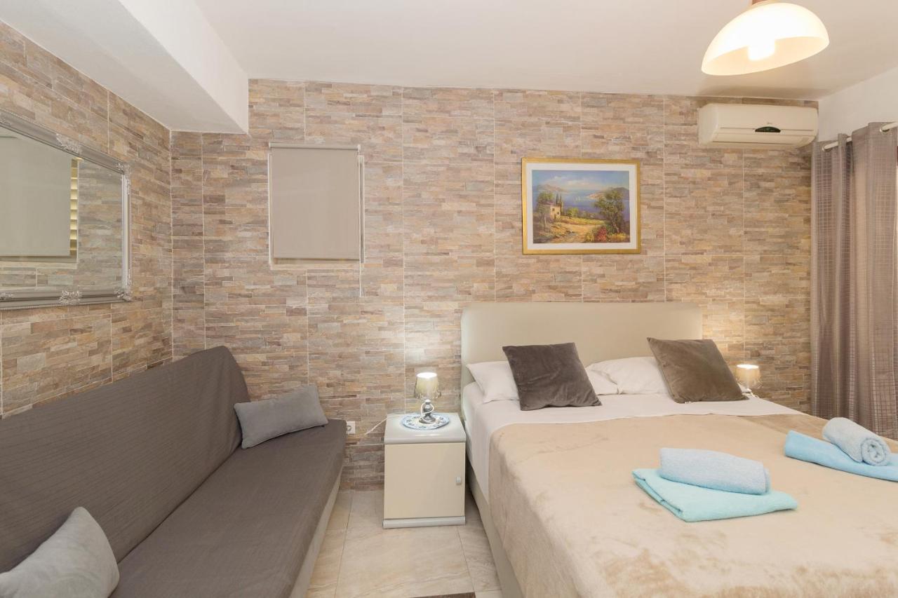 Rooms And Apartments Palma B&B Medulin Buitenkant foto
