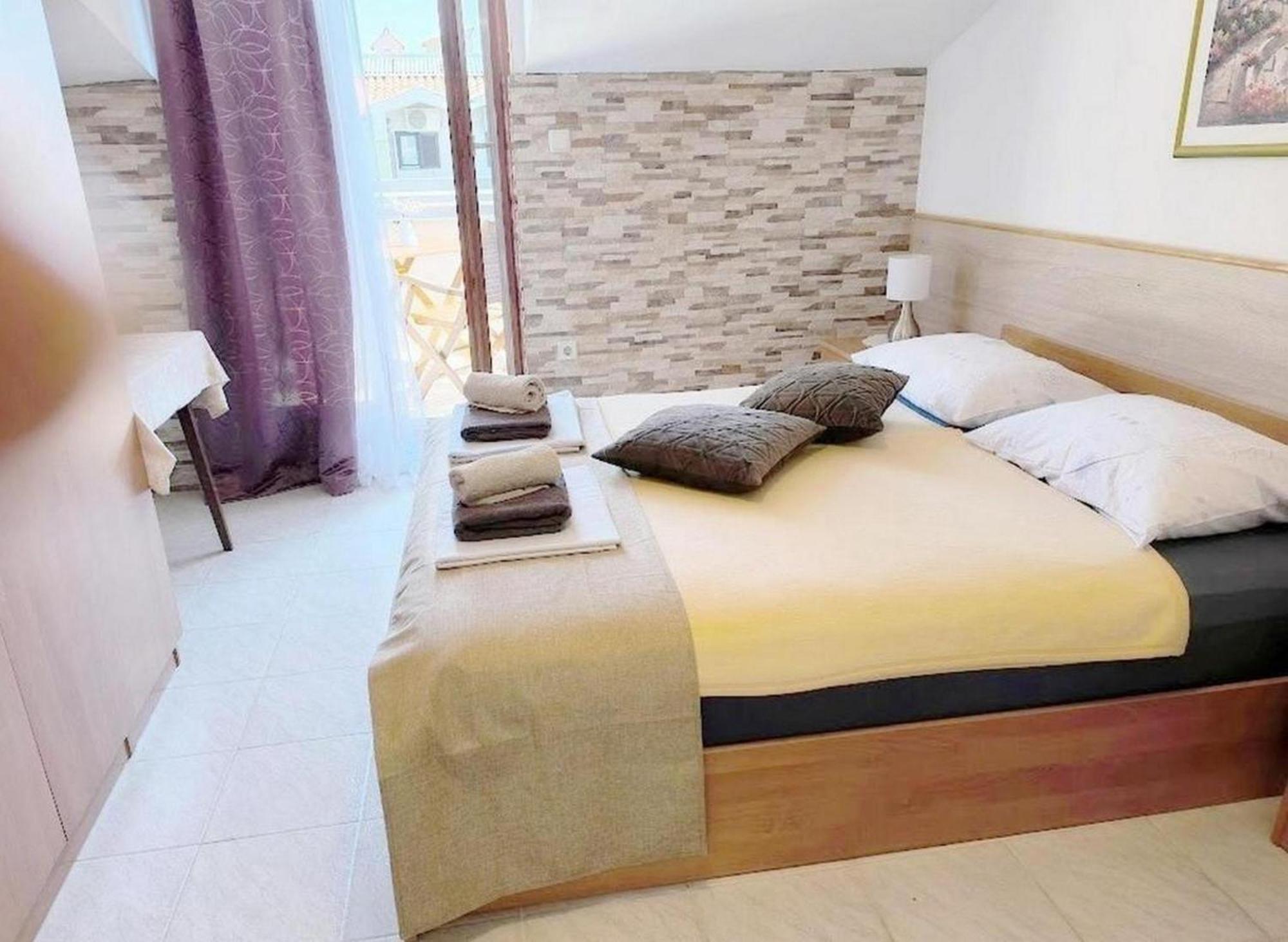 Rooms And Apartments Palma B&B Medulin Buitenkant foto