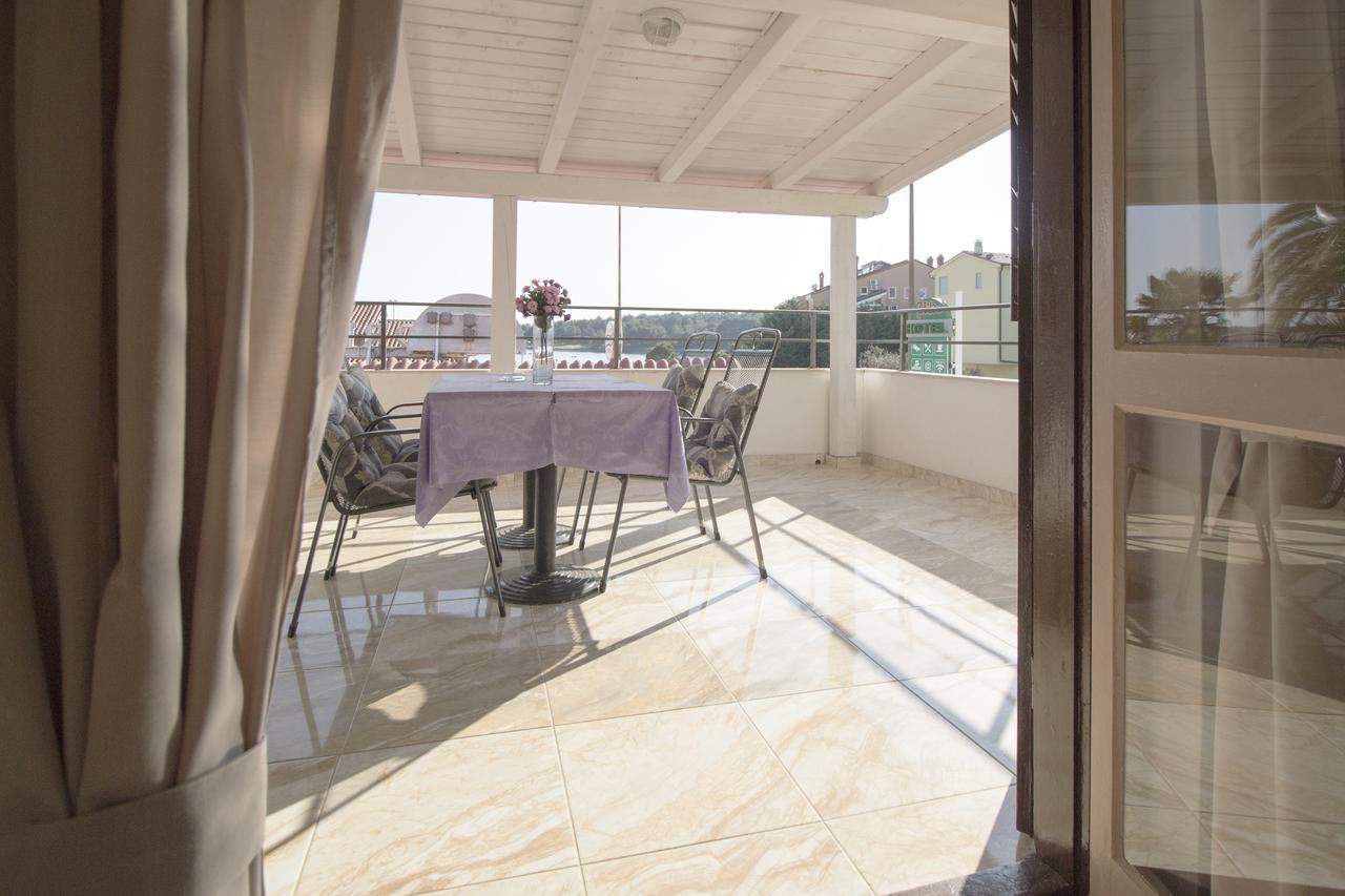 Rooms And Apartments Palma B&B Medulin Buitenkant foto